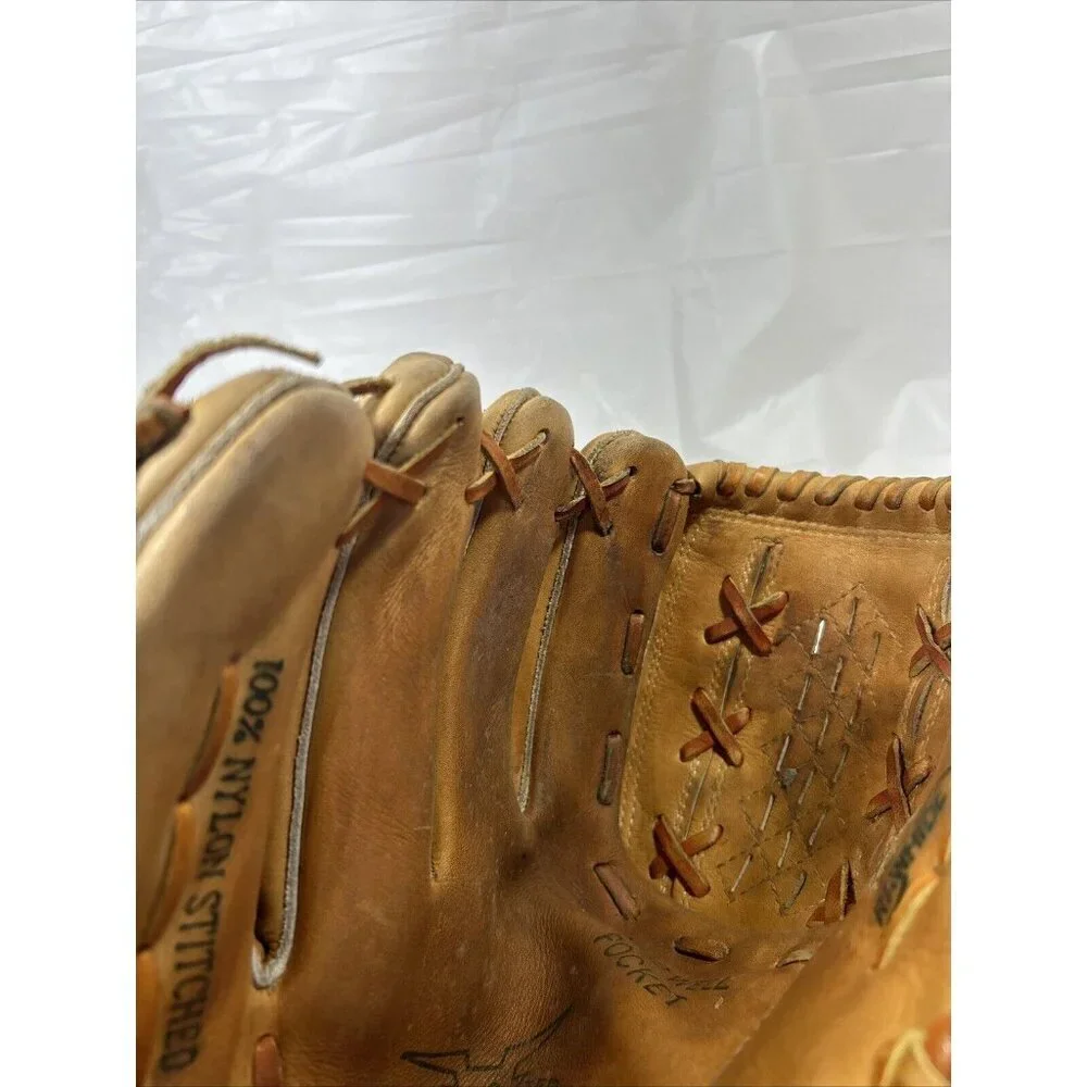 Daewoo 12.5 Baseball Softball Left Handed Glove - Picture 11 of 14